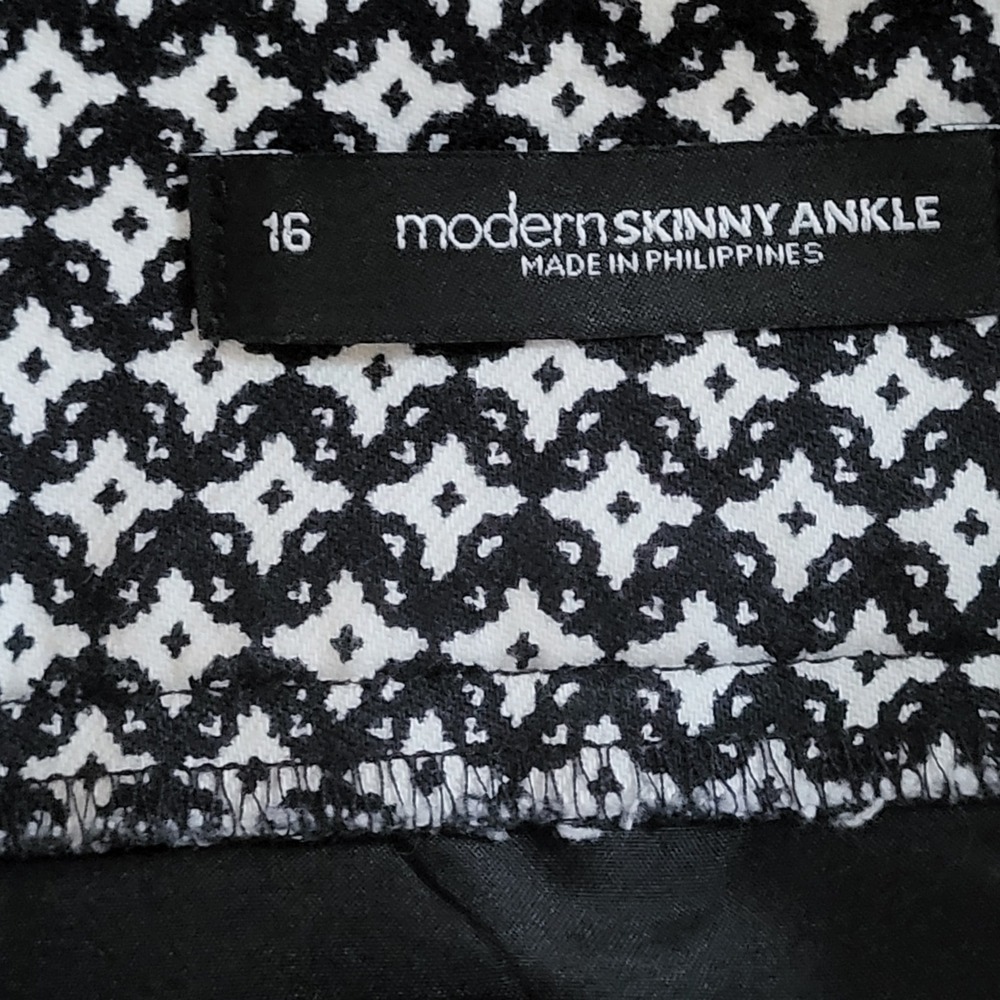 LOFT Outlet Modern Skinny Ankle Pants Black White Geometric Diamond Print 16 - Picture 3 of 7